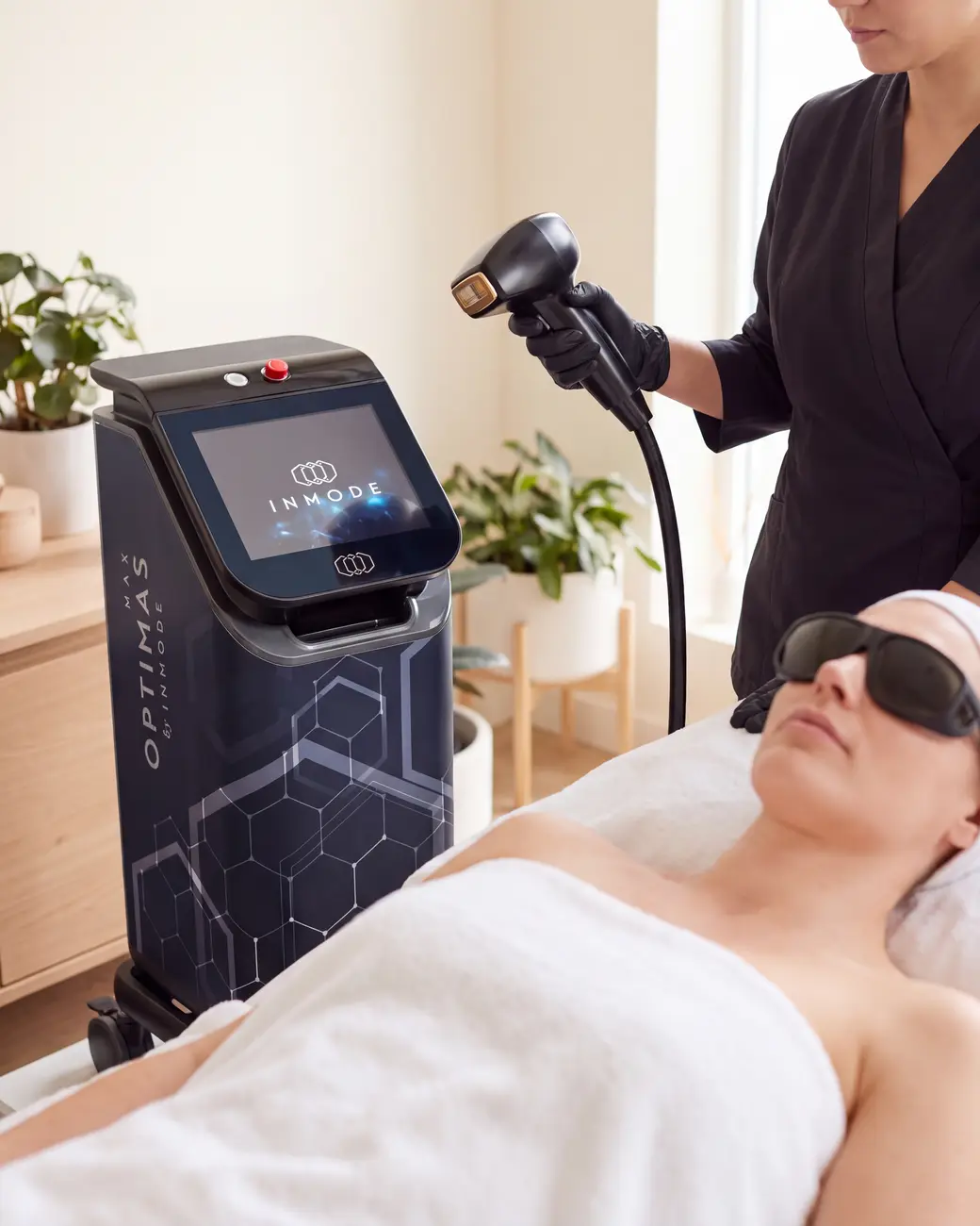 InMode Optimas MAX with the DiolazeXL Fusion hair removal handpiece
